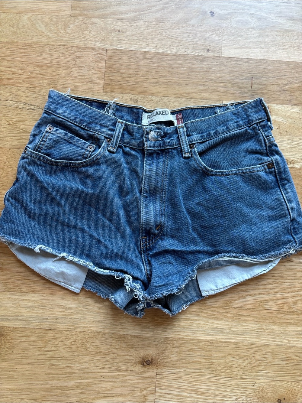Levi’s 550 Relaxed Fit Red Tag Jean Shorts Cut-Offs Waist 32